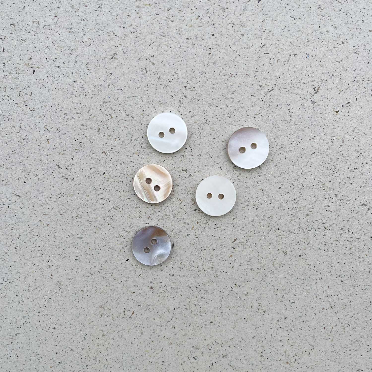 SHIMMERING MOTHER-OF-PEARL BUTTONS Set 5x